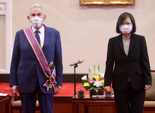 總統親頒大綬景星勳章 感謝沃佛維茨深化台美貿易