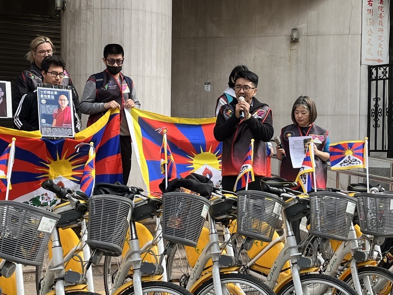 西藏抗暴日64週年前夕  單車騎行為自由 | 華視新聞
