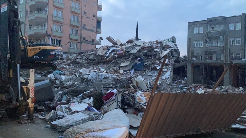 台灣搜救隊救援首任務 坍塌8樓高建物尋倖存者 | 華視新聞