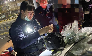 深夜攜毒駕車違規 男謊稱載客被識破遭南警逮捕