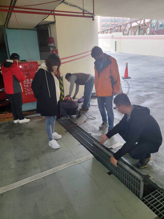 風沙堵塞竹仁停車場積水 竹北市公所已修繕