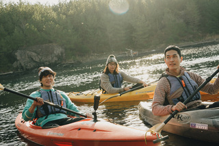 宇宙人受邀赴日本體驗風情 難忘繞櫻島划獨木舟