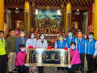 蔡總統沙鹿蔴園福興宮祈福  贈匾「淳風化俗」