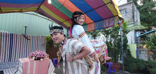 太魯閣族傳統婚禮揹新娘 考驗新郎體力