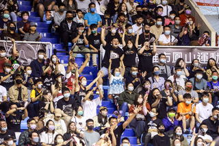 PLG首戰滿場球迷高喊MVP  林書豪找回打球樂趣