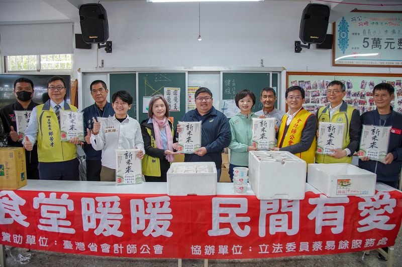 台灣省會計師公會連16年行善 情人節嘉縣送白米 | 華視新聞
