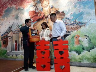 西洋情人節台南登記結婚 黃偉哲好禮祝福長長久久