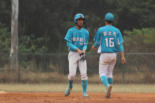 林佳緯開轟將球打到馬路中  穀保木棒聯賽5勝晉級