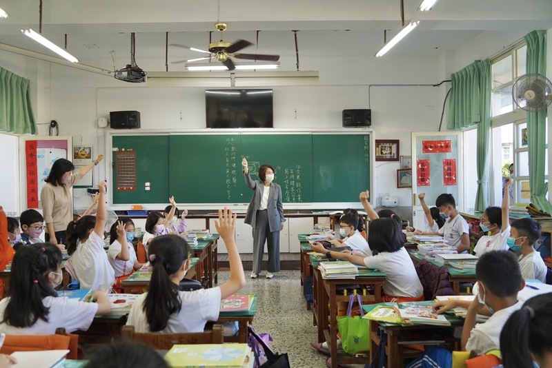 保障代理教師權益 屏東核給全學年完整聘期 | 華視新聞