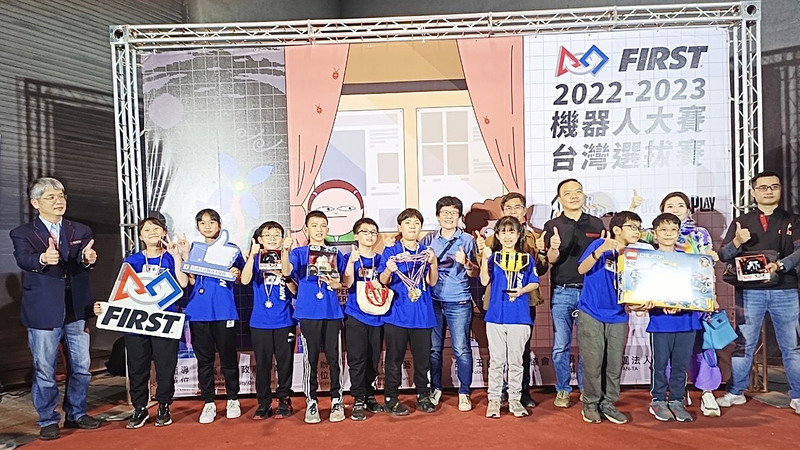 林園國小設計平台搜集海漂塑膠 機器人大賽奪冠 | 華視新聞