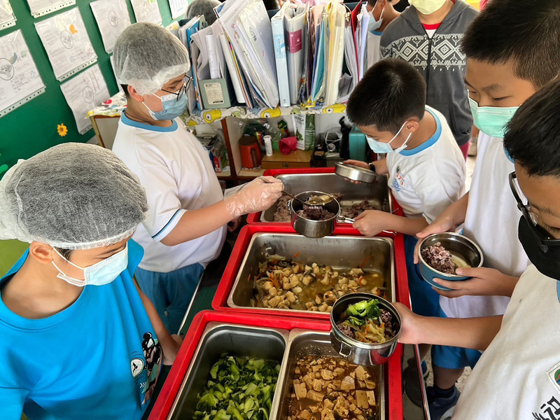 屏東縣府協調供貨 6.3萬名學童享用國產石斑魚 | 華視新聞