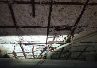 住二山限區住家天花板露鋼條 北市修法助都更