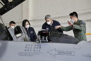總統偕巴拉圭總統視導花蓮空軍基地 見證防衛能力