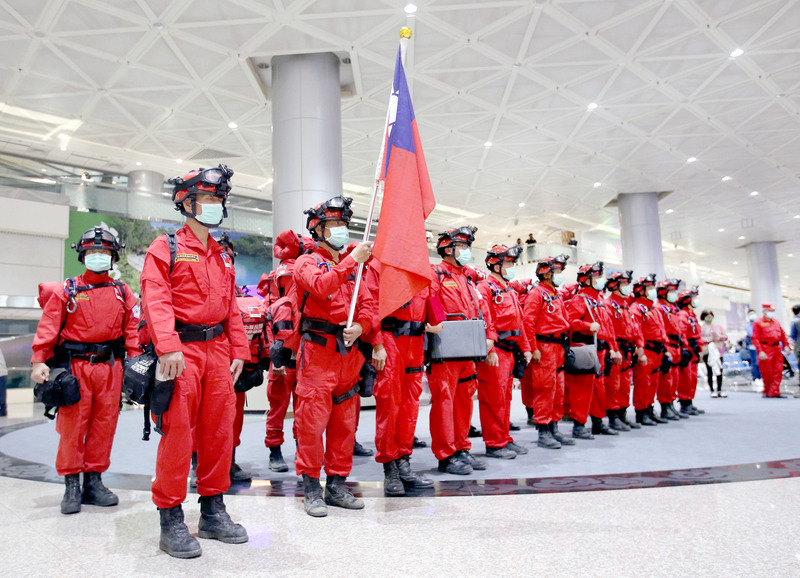 中華搜救總隊土耳其救災歸國 旅客鼓掌歡迎 | 華視新聞
