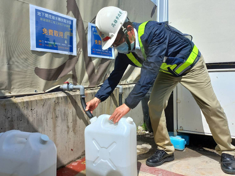 高雄水情吃緊 市府設13處次級用水免費取水點 | 華視新聞