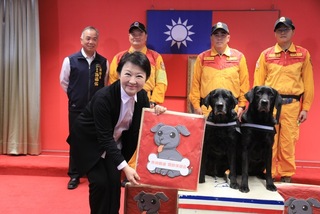 台中搜救犬隊赴土耳其救災  盧秀燕頒獎表揚