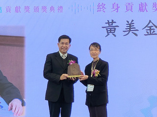 黃美金獲本土語言終身奉獻獎 蔡安理用台語講天文學