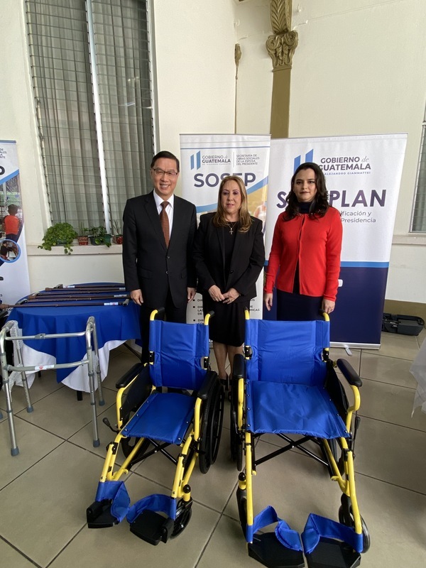 瓜地馬拉感謝台灣捐輪椅 弱勢不必再以樹枝助行 | 華視新聞