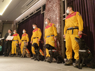 慰勞台灣搜救隊馳援土耳其 搜救犬獲加菜金