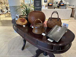 中央書局竹藝生活展  邱錦緞作品「連菱」吸睛