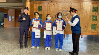 資收老婦卡平交道 彰泰國中3學生及時伸援