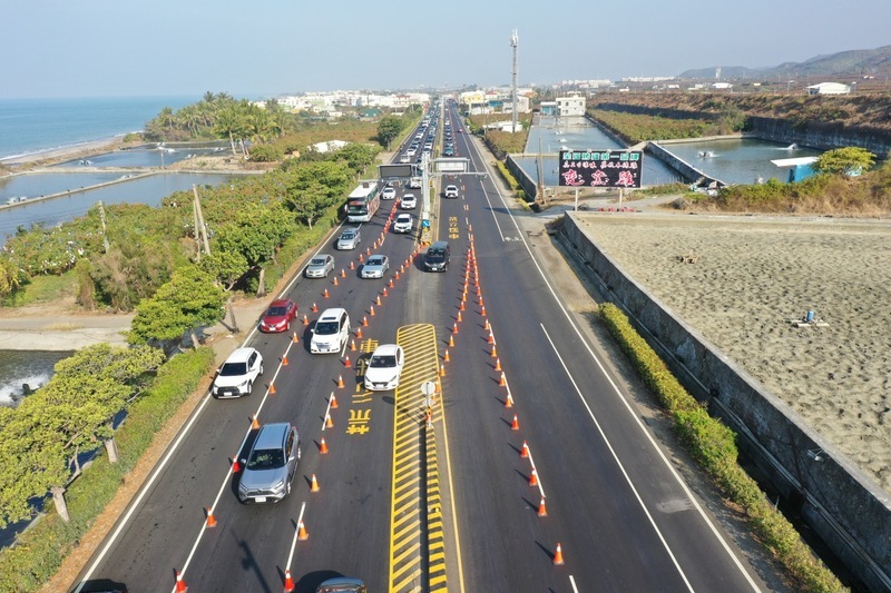 1小時車流逾3千輛次  屏東水底寮調撥車道因應 | 華視新聞