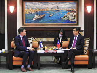 芬蘭商務辦事處代表會唔陳其邁 交流推動淨零永續