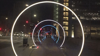 舊金山點亮藍黃燈光祈福 烏克蘭人盼國際增援軍備