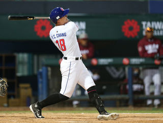 游錫堃贈加菜金  經典賽熱身賽張育成開轟