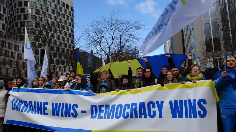 布魯塞爾反戰遊行 數千人支持烏克蘭、聲討蒲亭 | 華視新聞