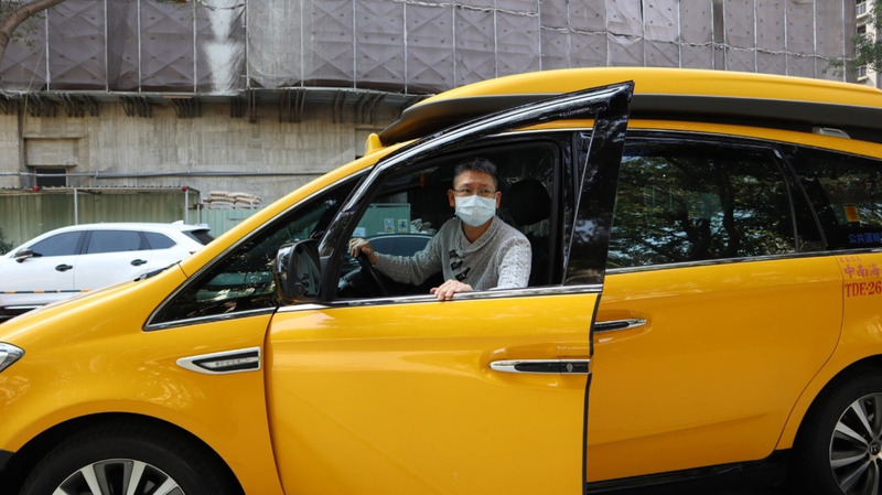 接送確診乘客 中市通用無障礙計程車司機溫馨抗疫 | 華視新聞