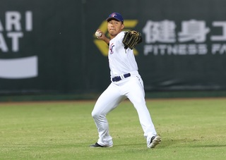 王柏融「乾脆揮棒」差點開轟 懷念球迷熱情加油