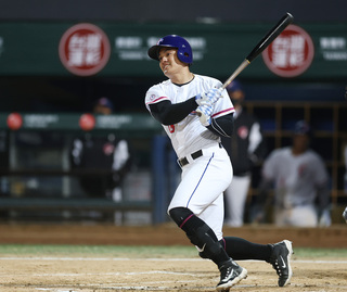 經典賽熱身賽新莊滿場觀眾 台灣隊擊敗兄弟2連勝