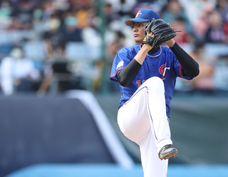 王維中熱身賽登板龍隊友不留情  坦言想對決太急