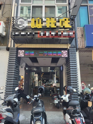 趁通訊行關店前佯裝購機 疑亮玩具槍恐嚇取財