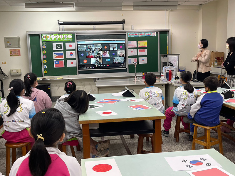 嘉市僑平國小打開世界觀 與日韓等國學生視訊交流 | 華視新聞