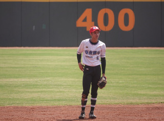 東體陽念祖「海豚飛躍式」美技  盜壘想挑戰張翔