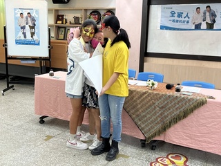 曾是養女深知被領養的溫暖 她投身寄養家庭23年