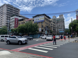 禮讓新制上路 6都行人讚有感、駕駛喊罰鍰貴