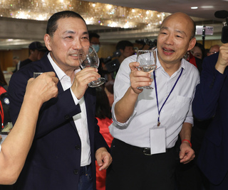 侯韓終於同台 侯友宜：上次讓韓國瑜身心俱疲