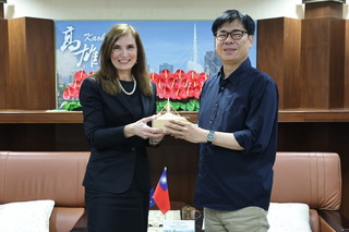 露珍怡離任前拜會  陳其邁盼續推能源轉型等交流