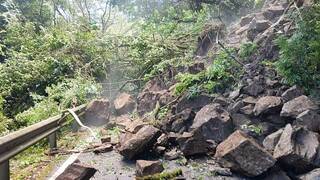 台14甲線翠峰段落石阻斷道路 最快下午5時搶通