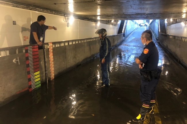 桃園午後大雨積淹水民眾直呼少見 市府將查原因 | 華視新聞