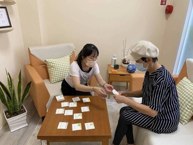 勞動部推中高齡者就業促進計畫 退休教官重返職場 | 華視新聞