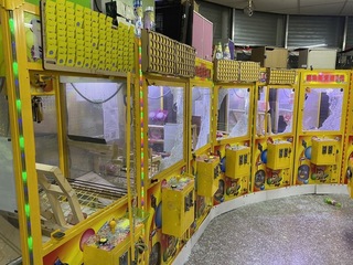 竹南30台夾娃娃機玻璃遭砸 苗栗警鎖定對象追緝