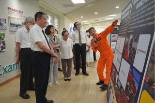 國考藝文走廊特展 一覽黑鷹俠救援英姿