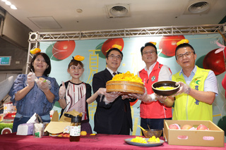 黃偉哲台中促銷芒果 銅板價限量精品秒殺