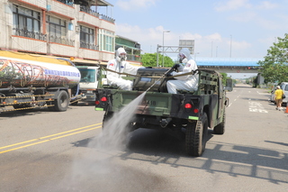 防登革熱化學兵進駐古坑清消  雲縣府稽查積水容器