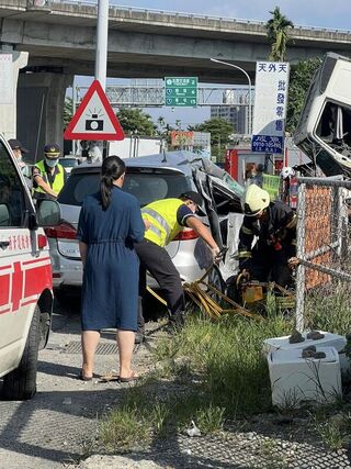 遭追撞衝至對向又撞砂石車 南投連環車禍1死4傷