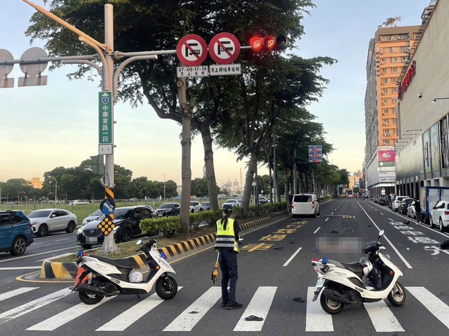 台南救護車撞機車1死1傷 有鳴笛警示肇責待釐清 | 華視新聞